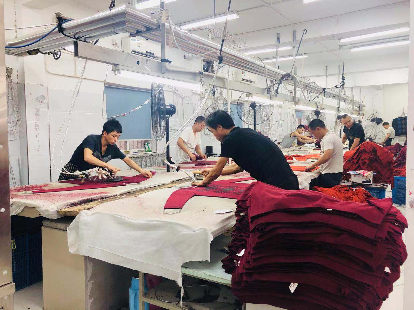 服裝整燙蒸汽發(fā)生器制服問(wèn)題出奇招，服裝廠(chǎng)如獲至寶